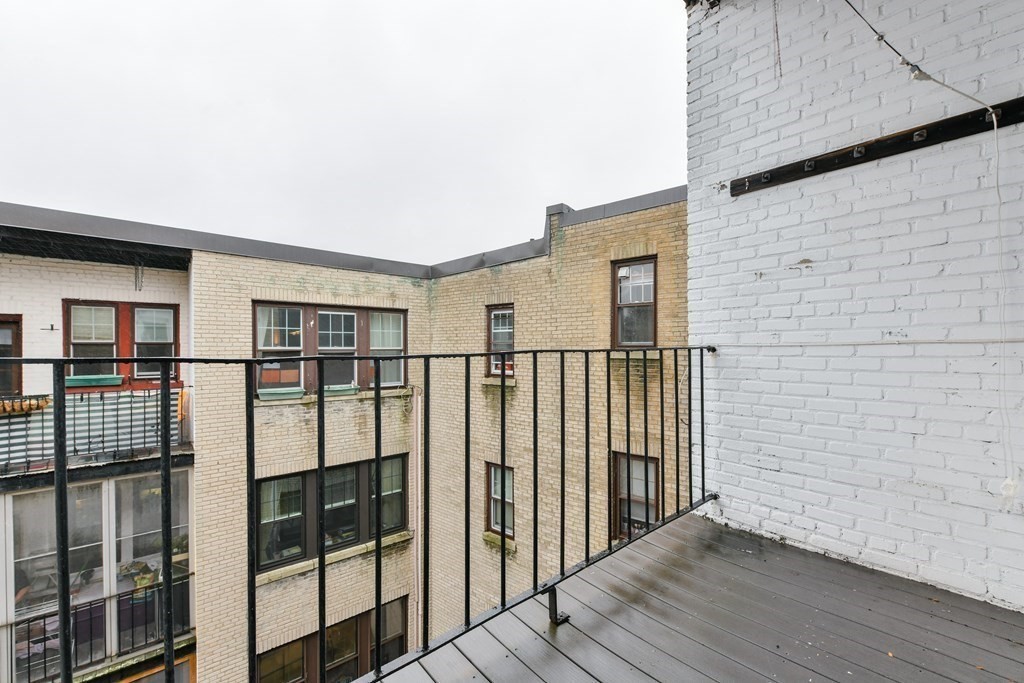 411 Washington Street, Unit 6 Brookline, MA 02446 - Photo 29 of 32 a view of a balcony