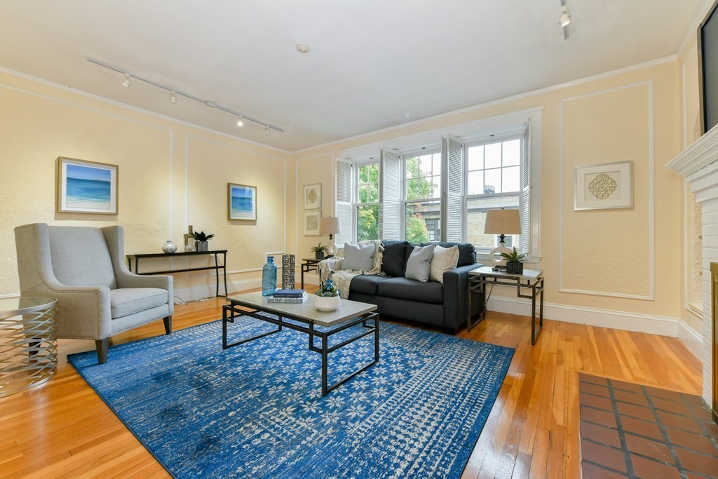 411 Washington Street, Unit 6 Brookline, MA 02446 - Photo 5 of 32 a living room with furniture and a rug