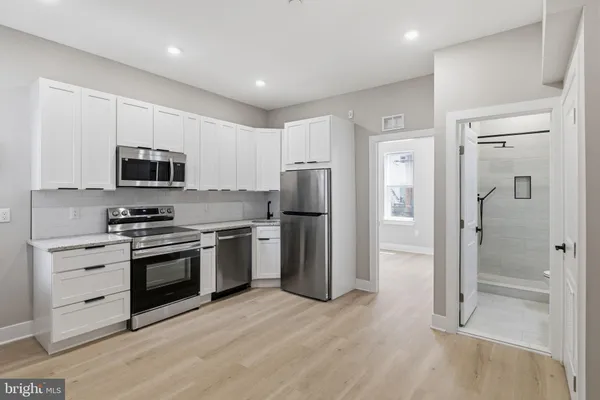 $2,000 | 856 North 19th Street, Unit 3, Philadelphia, PA 19130
