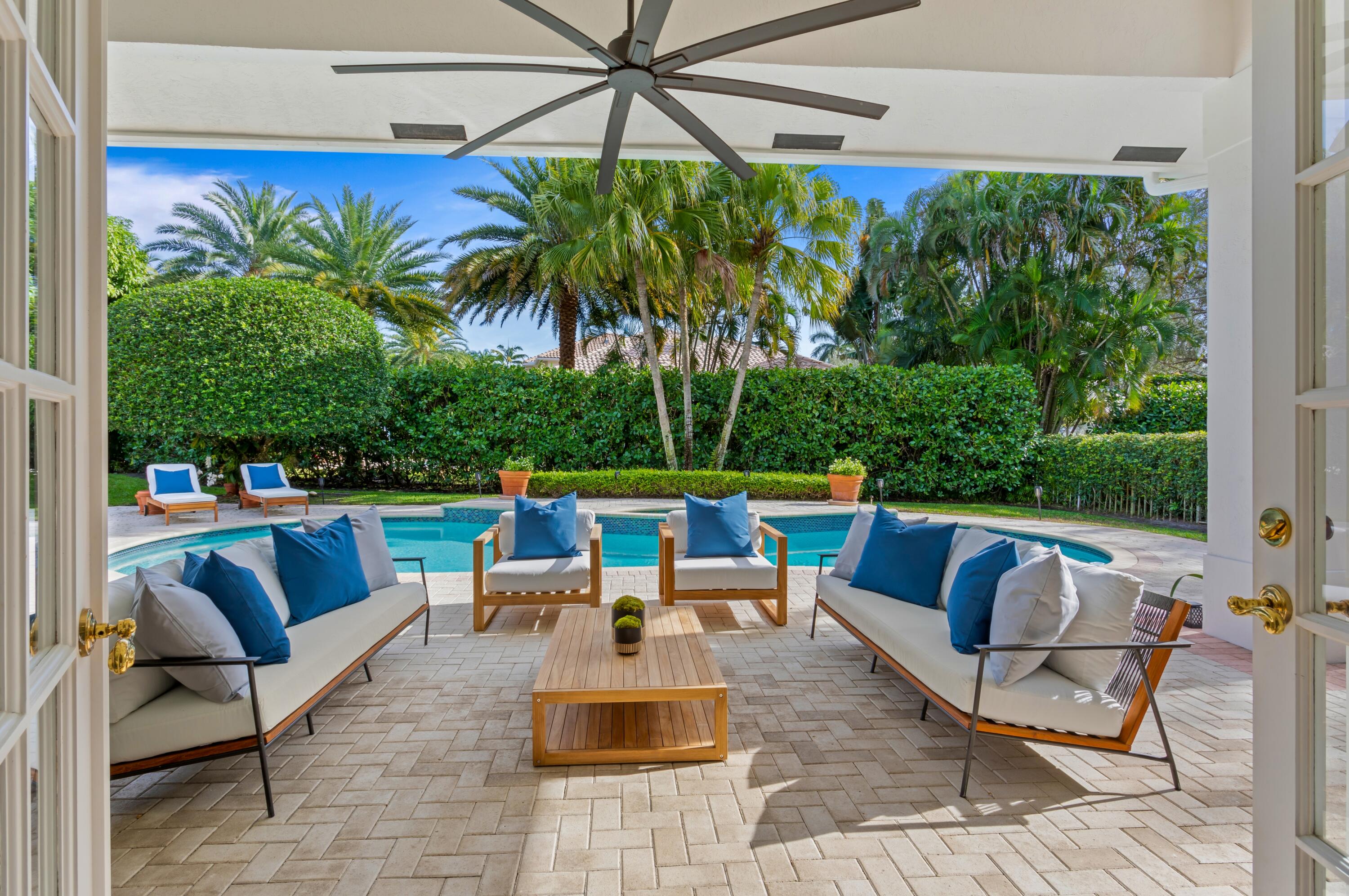 mls_LOGGIA_SEATING_STRAIGHT