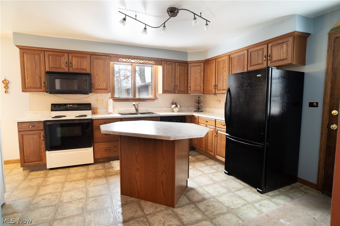 11 Pacific Road Northeast Carrollton, OH 44615 - Photo 11 of 46 Kitchen with island and pull-out shelves