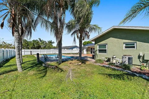 $420,000 | 422 Southeast Lamon Lane, Port St. Lucie, FL 34983