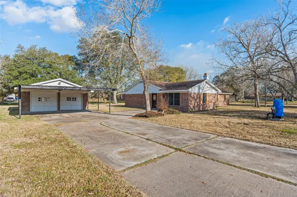 $389,000 | 15903 Hickory Bend Drive, Alvin, TX 77511