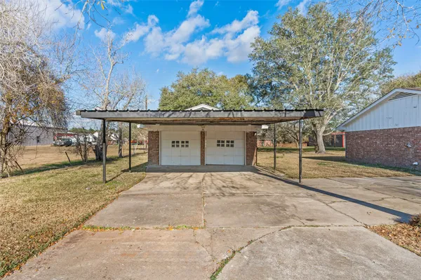 $389,000 | 15903 Hickory Bend Drive, Alvin, TX 77511