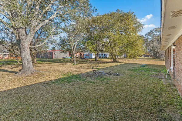 $389,000 | 15903 Hickory Bend Drive, Alvin, TX 77511
