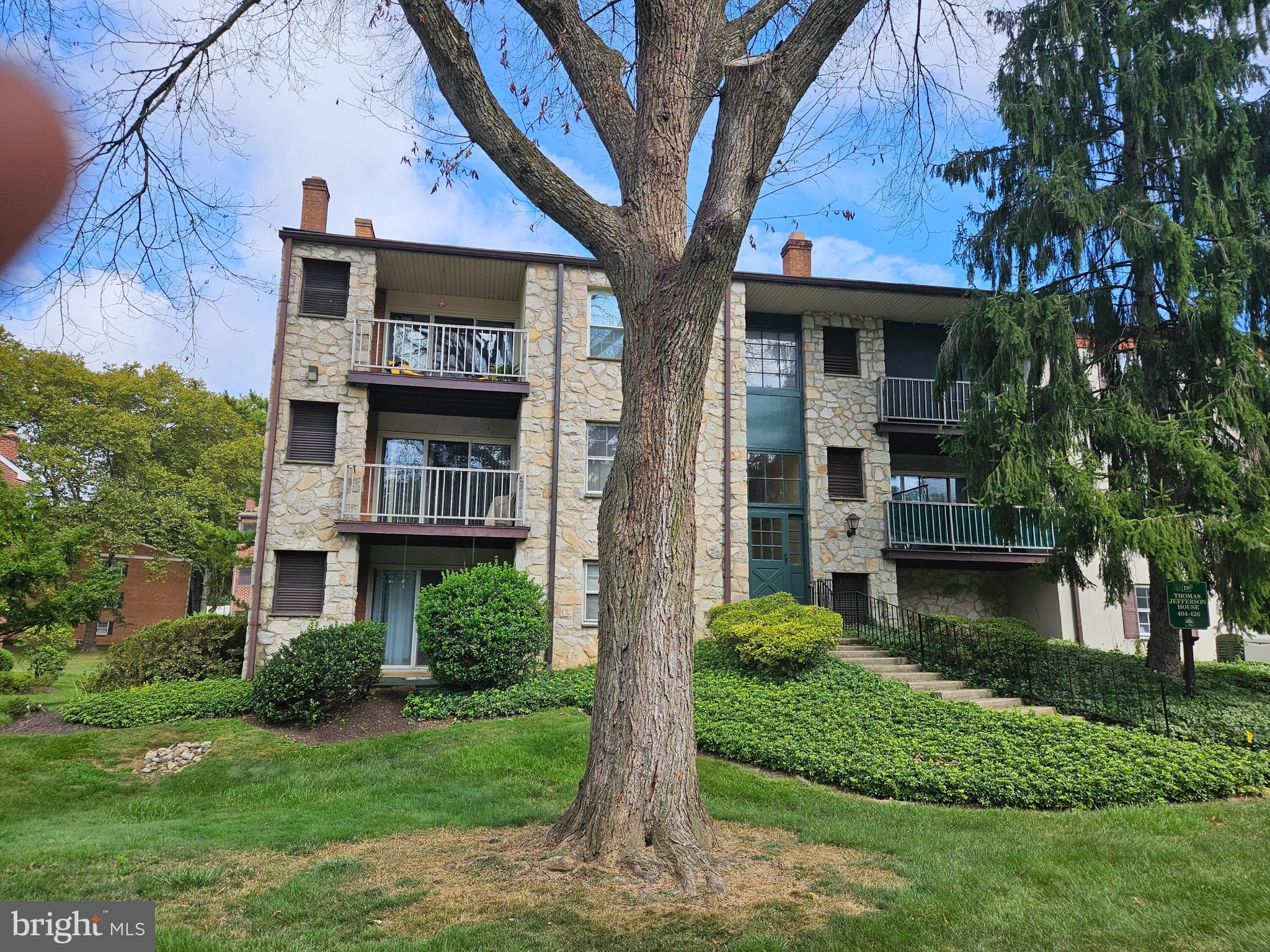 425 Drummers Lane Wayne, PA 19087 - Photo 2 of 12