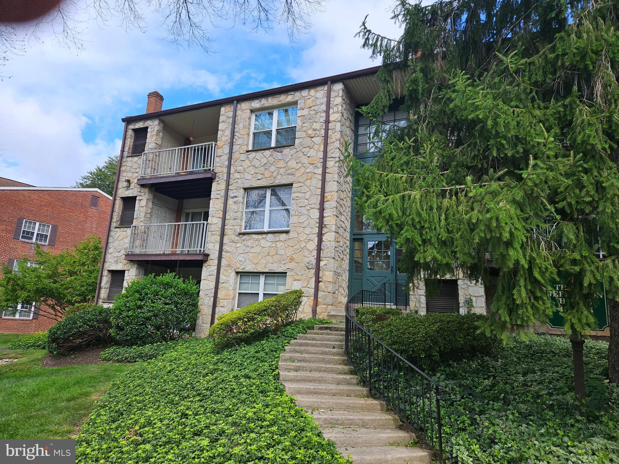 425 Drummers Lane Wayne, PA 19087 - Photo 3 of 12