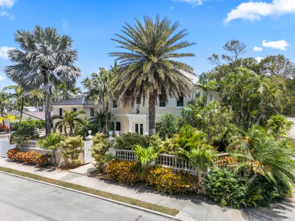 a view of a house with a street view