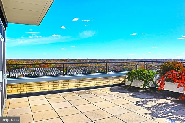 $749,000 | 10401 Grosvenor Place, Unit 1704, Rockville, MD 20852