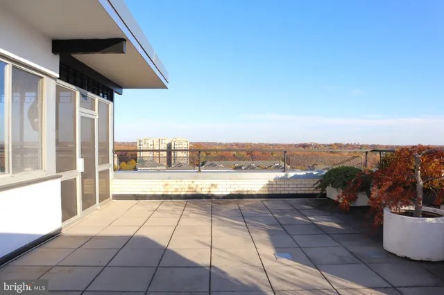 $749,000 | 10401 Grosvenor Place, Unit 1704, Rockville, MD 20852