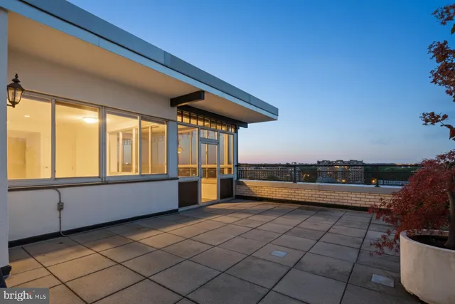 $749,000 | 10401 Grosvenor Place, Unit 1704, Rockville, MD 20852