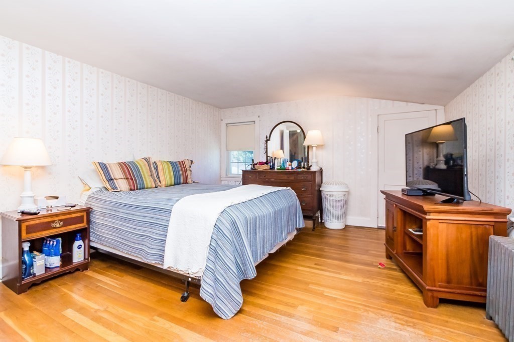 73 Canterbury Road Waltham, MA 02453 - Photo 17 of 34 Gallery Image 17
