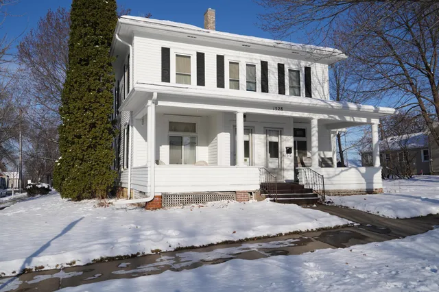 $374,900 | 1528 West 6th Street, Red Wing, MN 55066