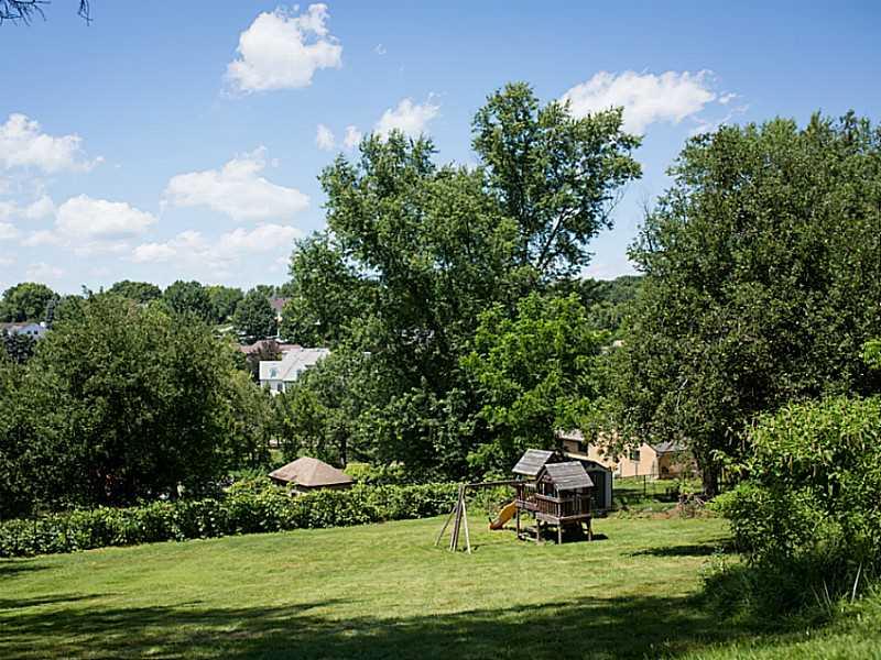 2019 Mohawk Road Upper St. Clair, PA 15241 - Photo 4 of 16 Yard/Garden.