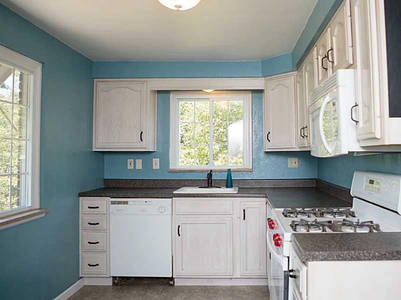 2019 Mohawk Road Upper St. Clair, PA 15241 - Photo 10 of 16 Kitchen.