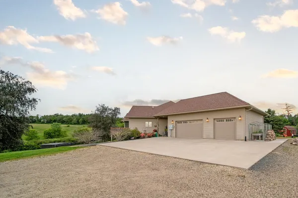 $1,100,000 | 62997 430th Avenue, Mazeppa, MN 55956