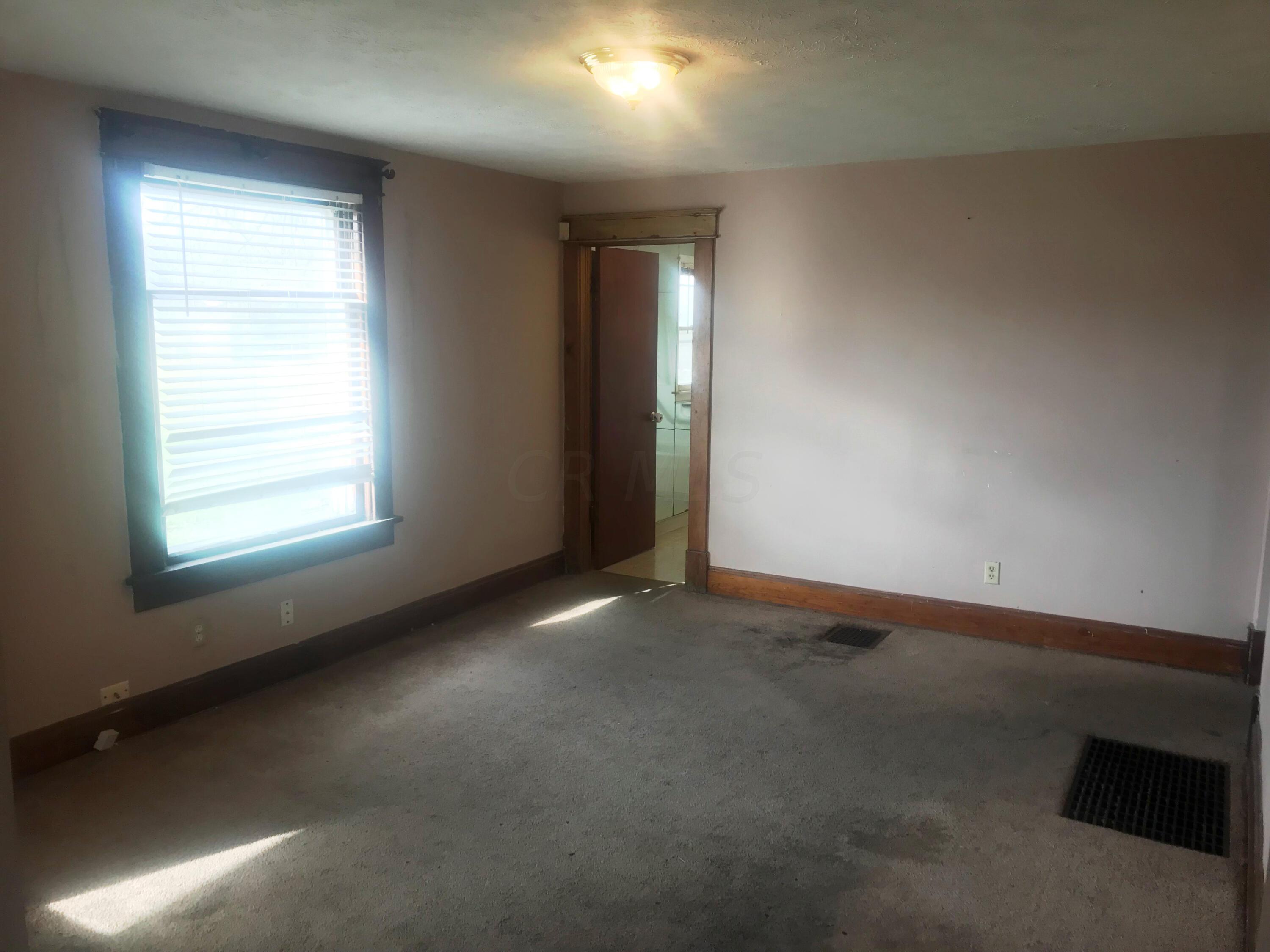 3315 Lockbourne Road Columbus, OH 43207 - Photo 6 of 22 IMG_3530