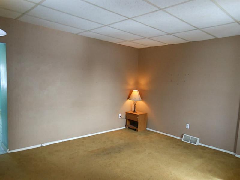 1346 Charlotte Avenue Rochester, PA 15074 - Photo 6 of 15 Living Room.