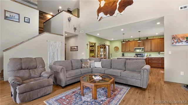 $789,900 | 709 Foster Road, Climax Springs, MO 65324