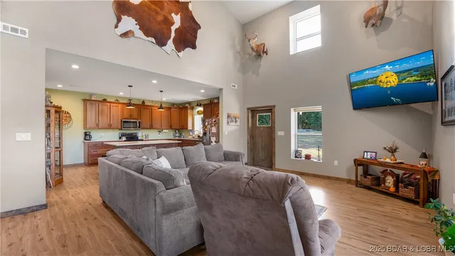 $789,900 | 709 Foster Road, Climax Springs, MO 65324