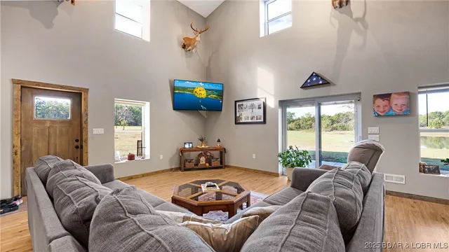 $789,900 | 709 Foster Road, Climax Springs, MO 65324