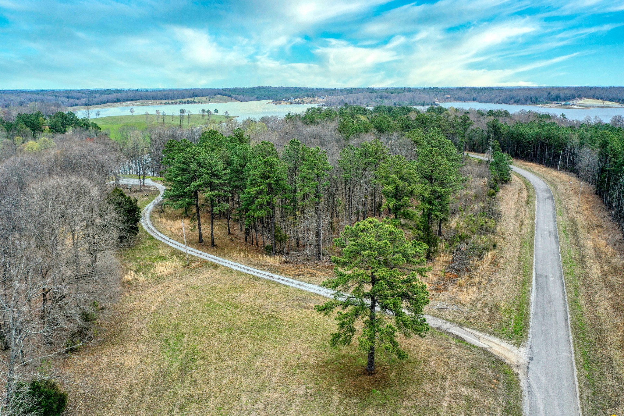 1570 Reedy Creek Road Huntingdon, TN 38344 - Photo 7 of 9 a view of a balcony with an outdoor space