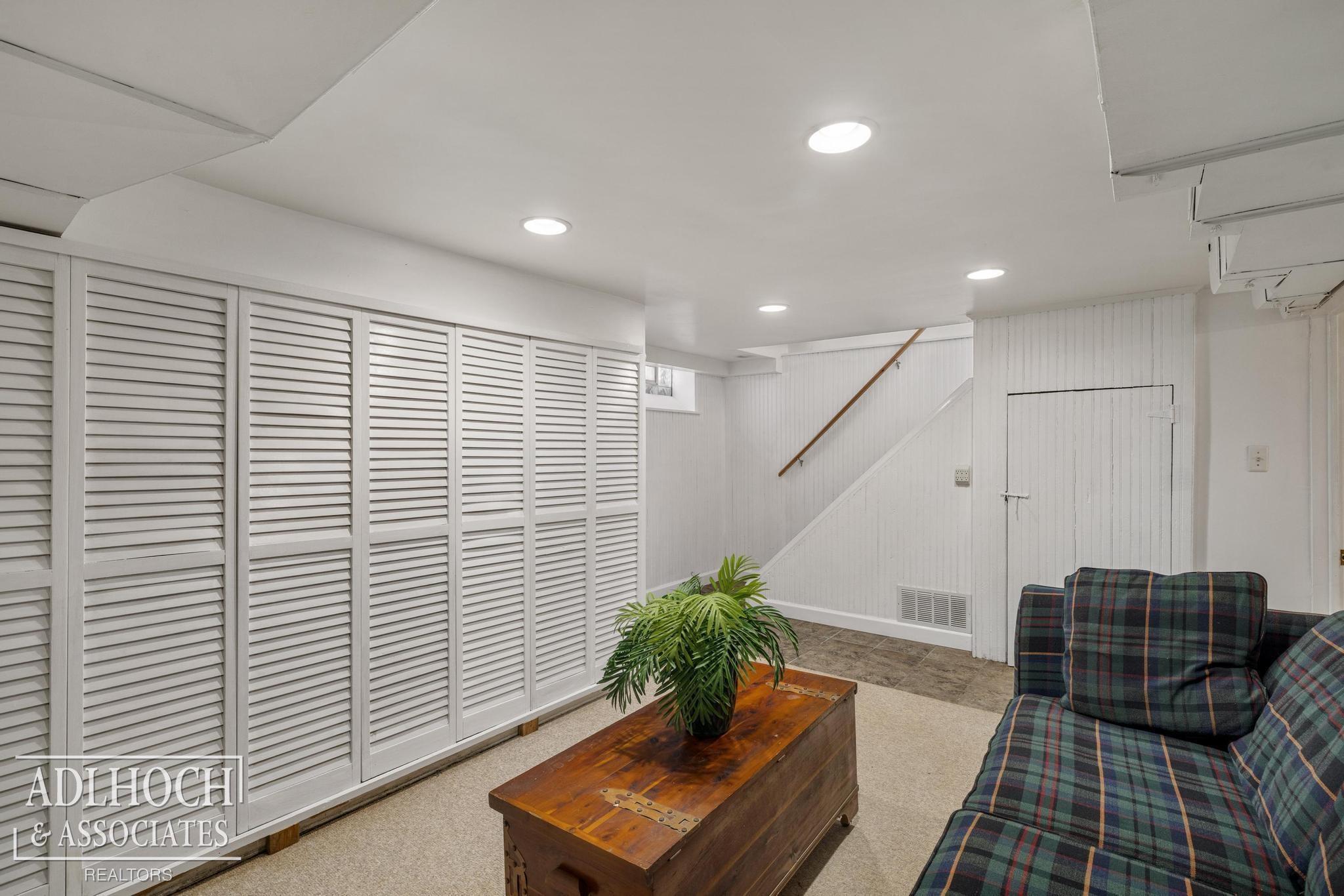 1394 Hampton Road Grosse Pointe, MI 48236 - Photo 25 of 34 Finished Rec room