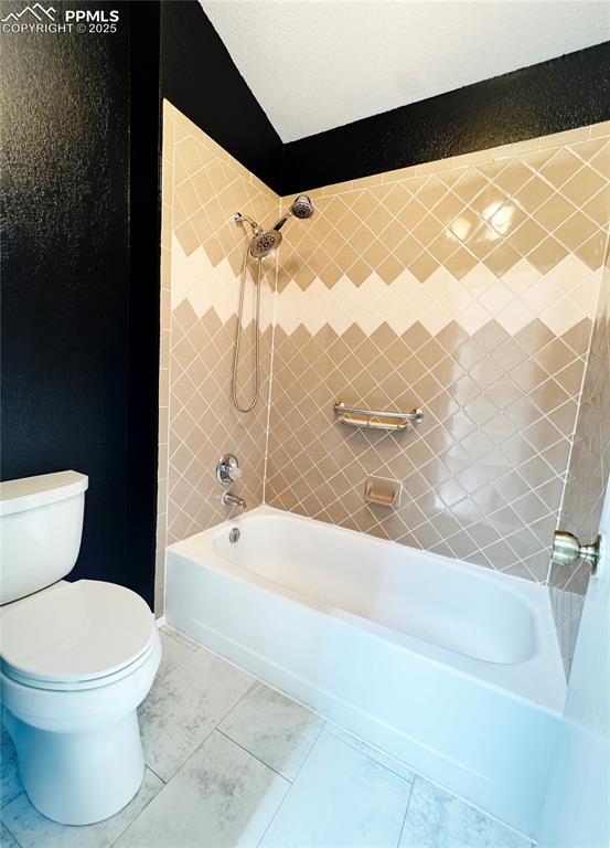 5117 Solar Ridge Drive Colorado Springs, CO 80917 - Photo 13 of 28 a bathroom with a toilet and a bathtub