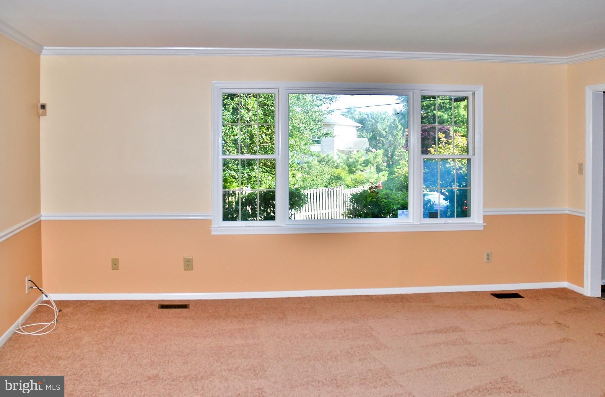 608 Cannon Road Silver Spring, MD 20904 - Photo 4 of 29 Living Room