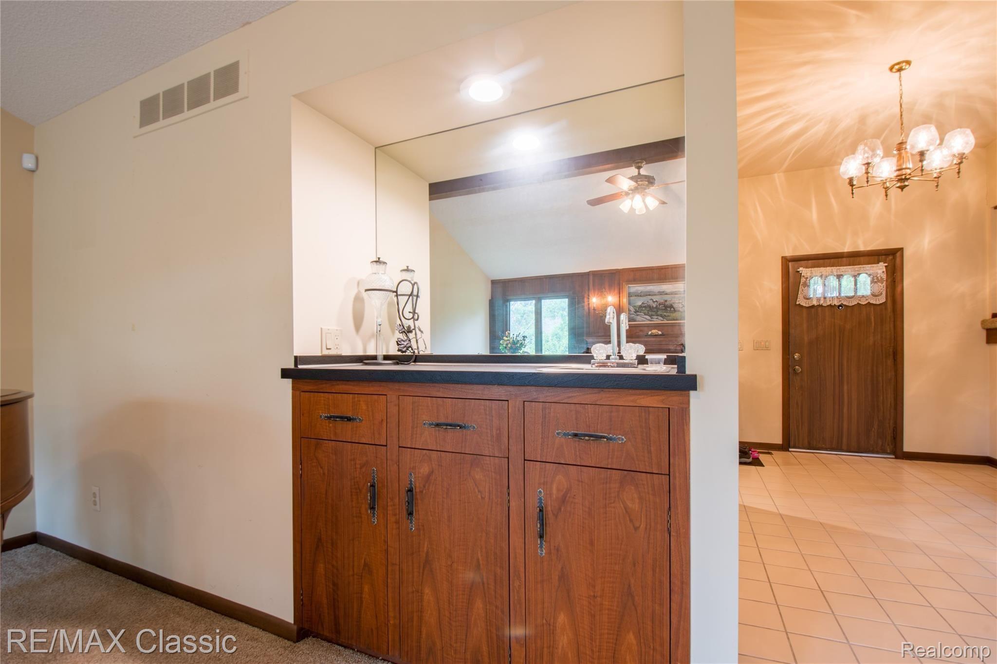 30989 Country Ridge Circle Farmington, MI 48331 - Photo 8 of 50 30898 Country Ridge HDR42.jpg