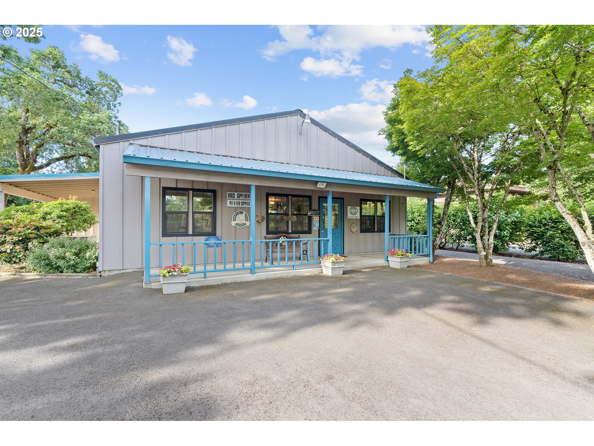 22525 Southwest Stafford Road Tualatin, OR 97062 - Photo 2 of 23