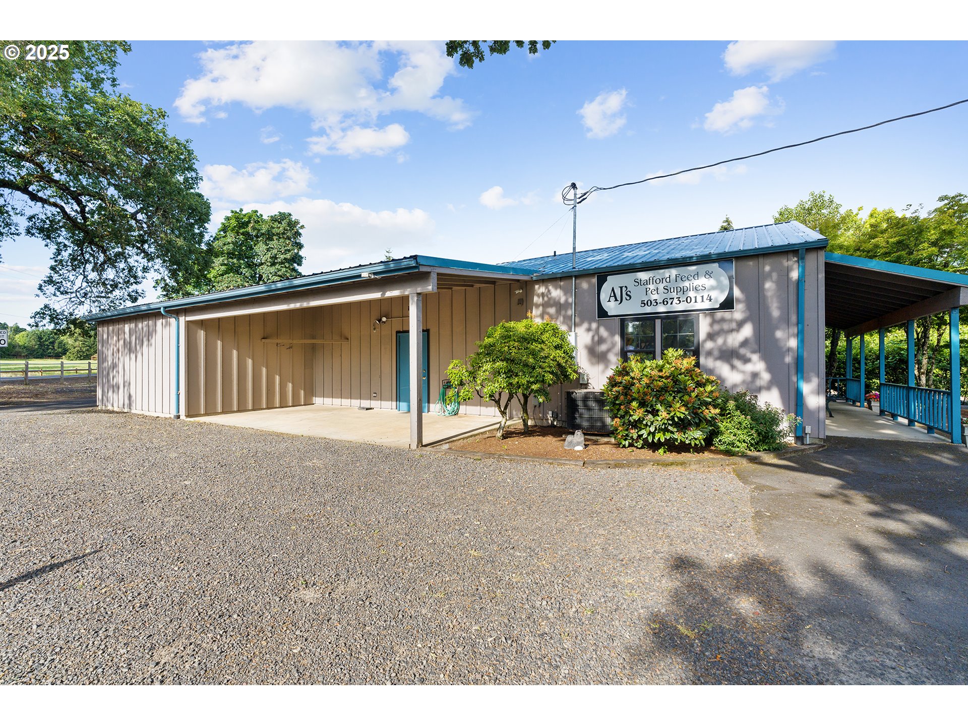 22525 Southwest Stafford Road Tualatin, OR 97062 - Photo 4 of 23