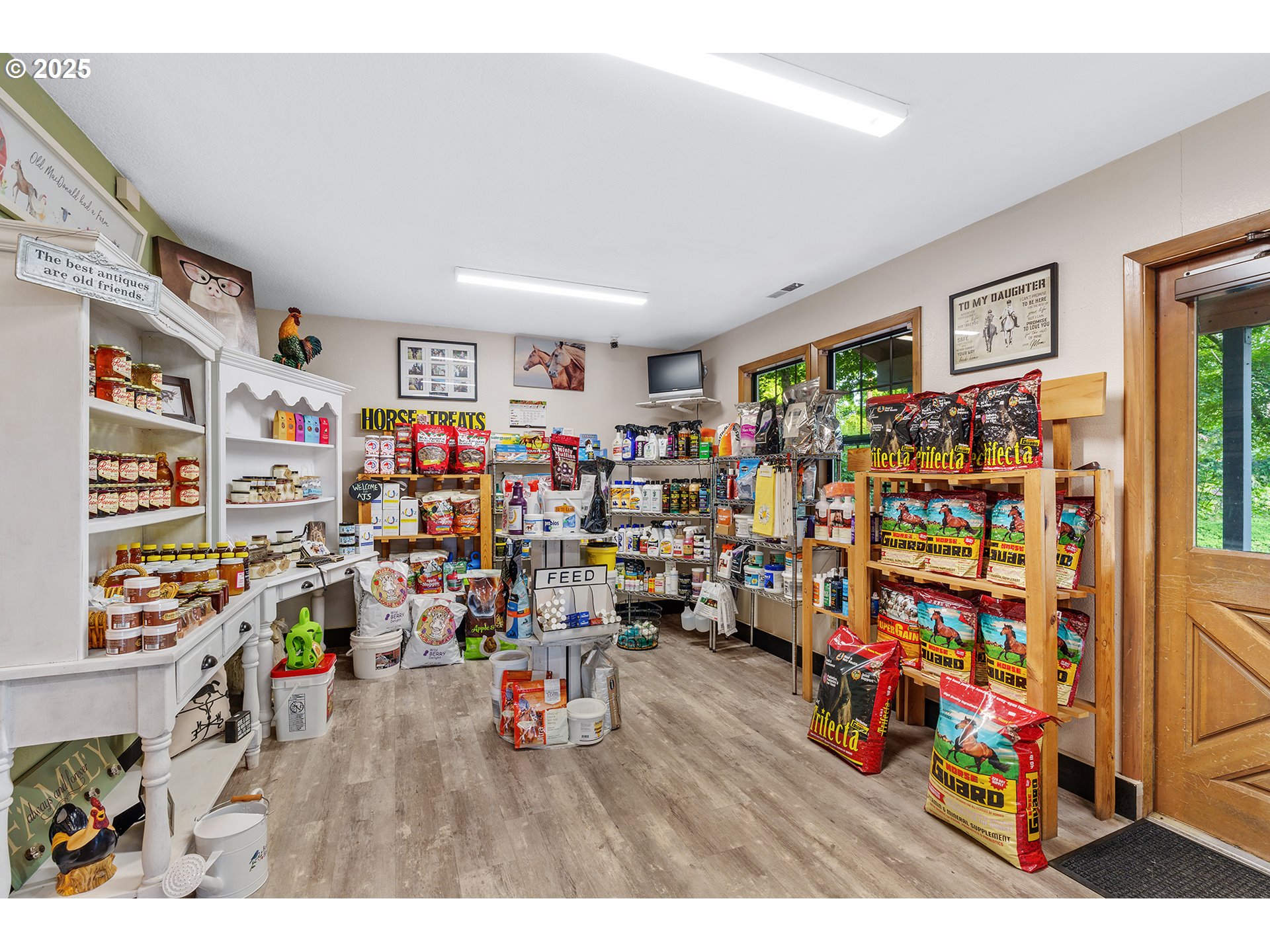 22525 Southwest Stafford Road Tualatin, OR 97062 - Photo 6 of 23