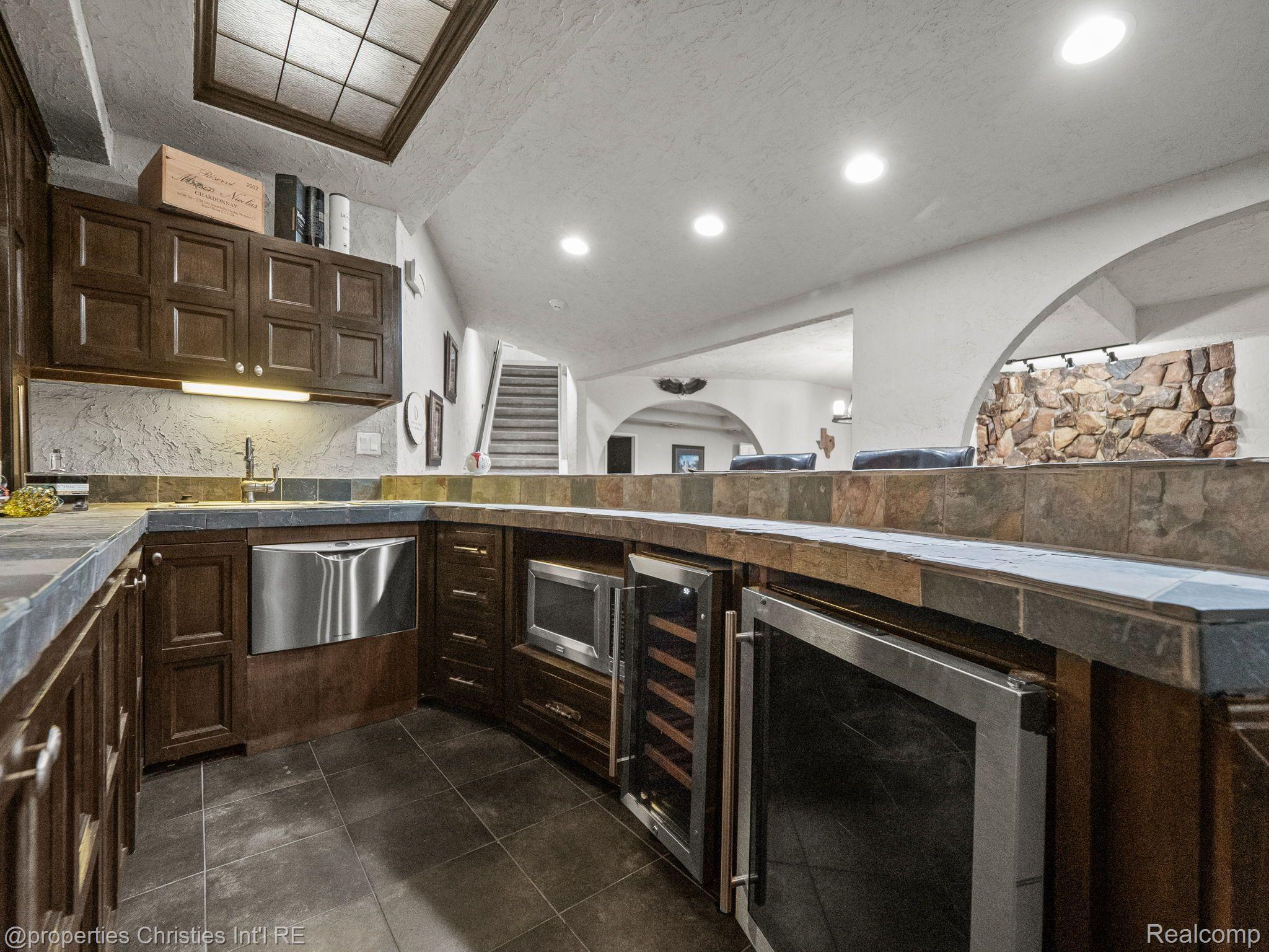 835 Northgate Road Rochester, MI 48306 - Photo 36 of 65 Lower Level Wet Bar