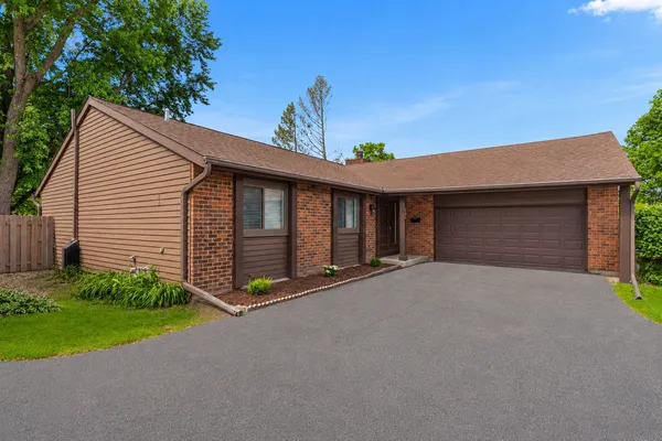 $439,900 | 743 Parkview Court, Roselle, IL 60172