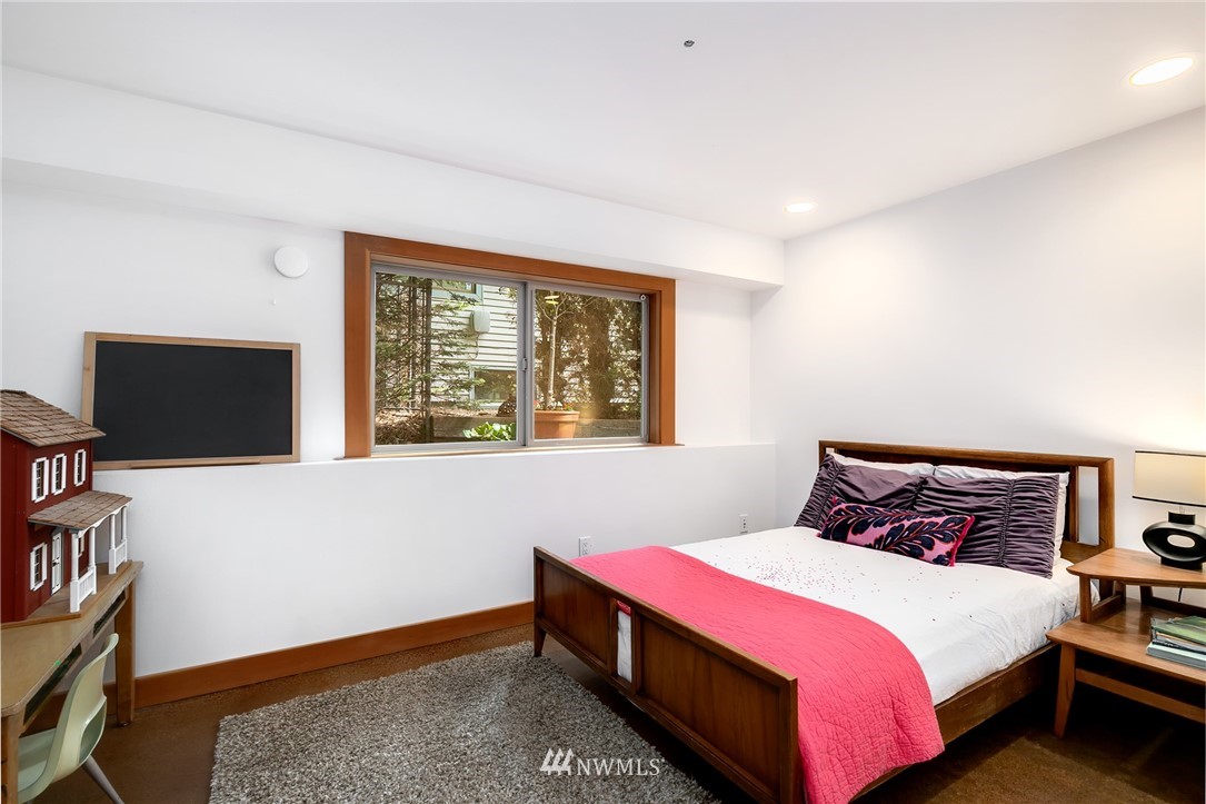 3446 Walnut Avenue Southwest Seattle, WA 98116 - Photo 23 of 25 Gallery Image 23