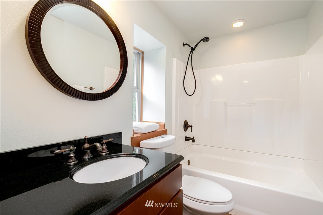 3446 Walnut Avenue Southwest Seattle, WA 98116 - Photo 24 of 25 Gallery Image 24