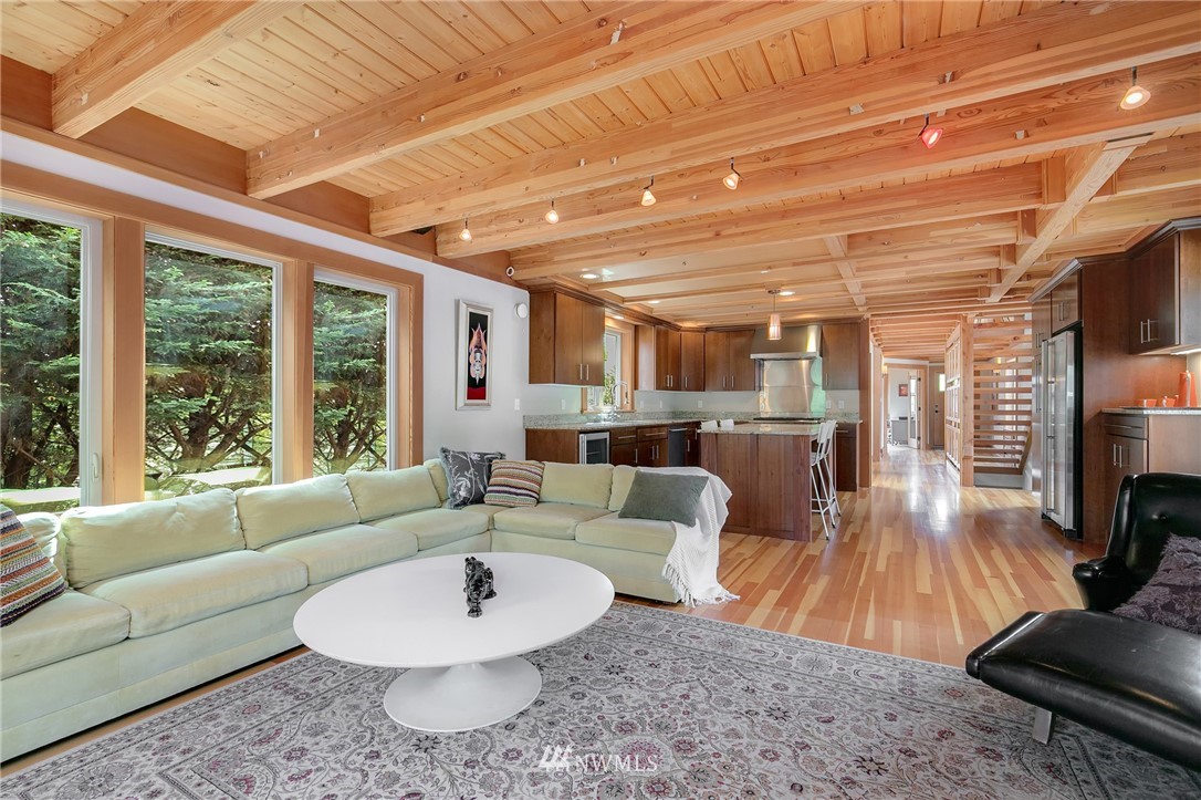 3446 Walnut Avenue Southwest Seattle, WA 98116 - Photo 9 of 25 Gallery Image 9