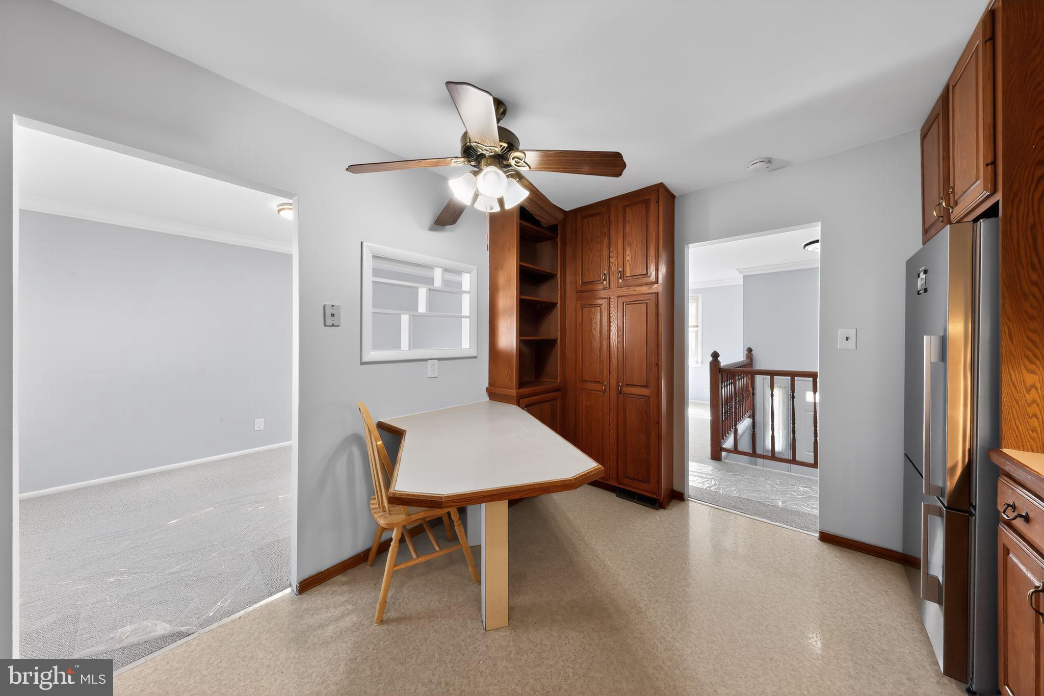 214 Bluefield Road Newark, DE 19713 - Photo 10 of 28 a view of a livingroom with furniture and a ceiling fan