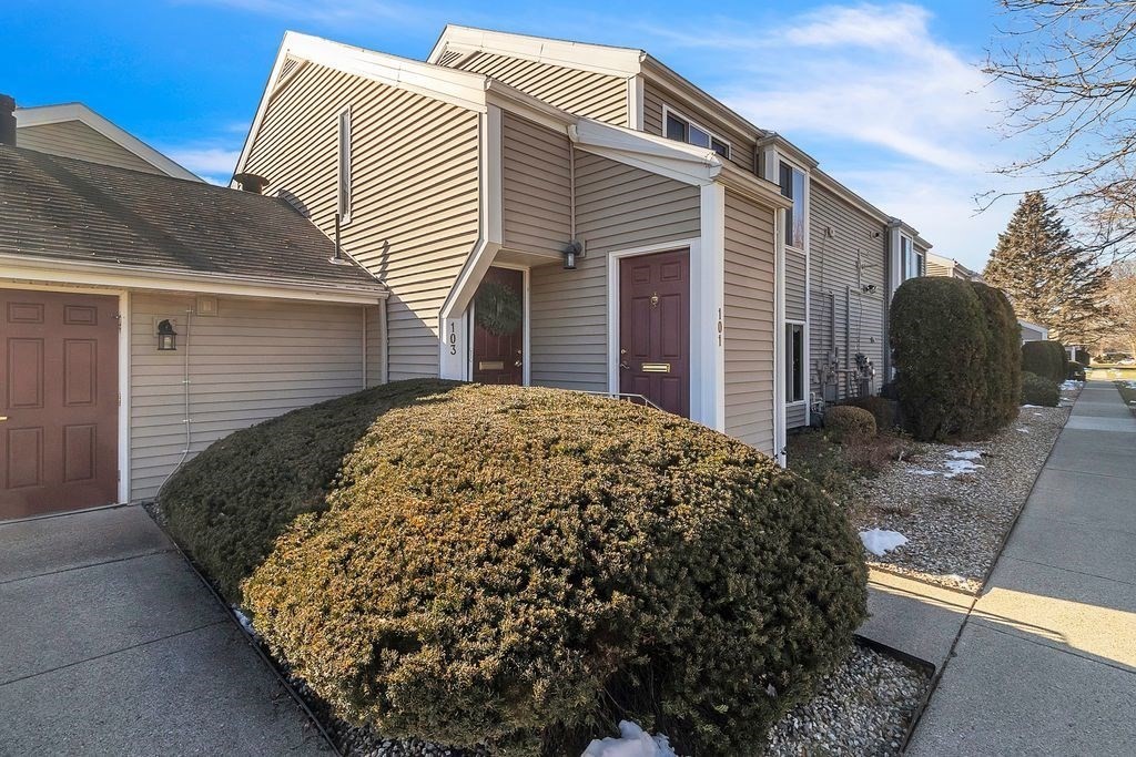 103 Nassau Drive, Unit 103 Springfield, MA 01129 - Photo 8 of 25 a view of a house with a yard