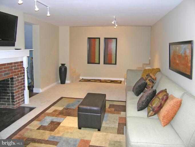 4 Parkside Road Silver Spring, MD 20910 - Photo 11 of 28 Family Room