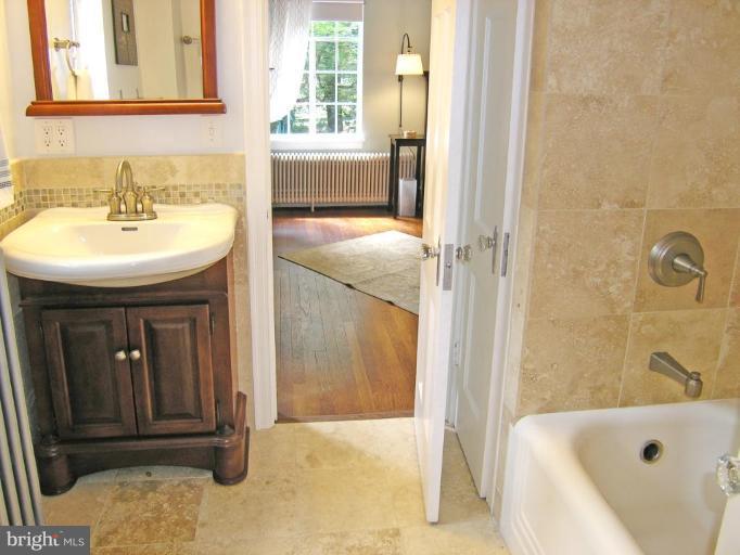 4 Parkside Road Silver Spring, MD 20910 - Photo 18 of 28 Master Bath