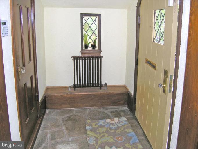4 Parkside Road Silver Spring, MD 20910 - Photo 6 of 28 Entrance / Foyer