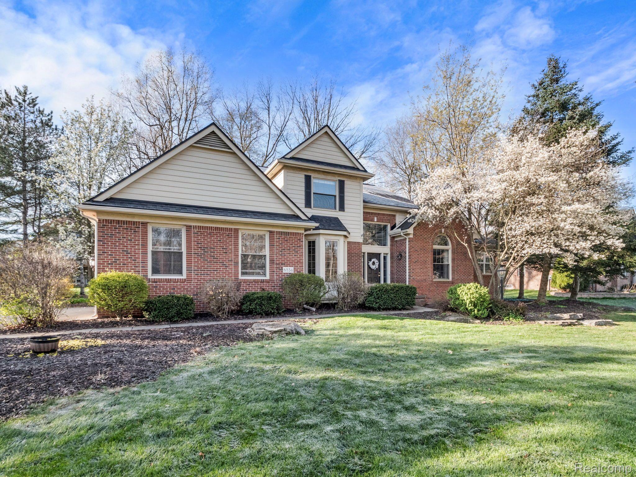 6834 Woodcrest Ridge Clarkston, MI 48346 - Photo 2 of 55 Gallery Image 2
