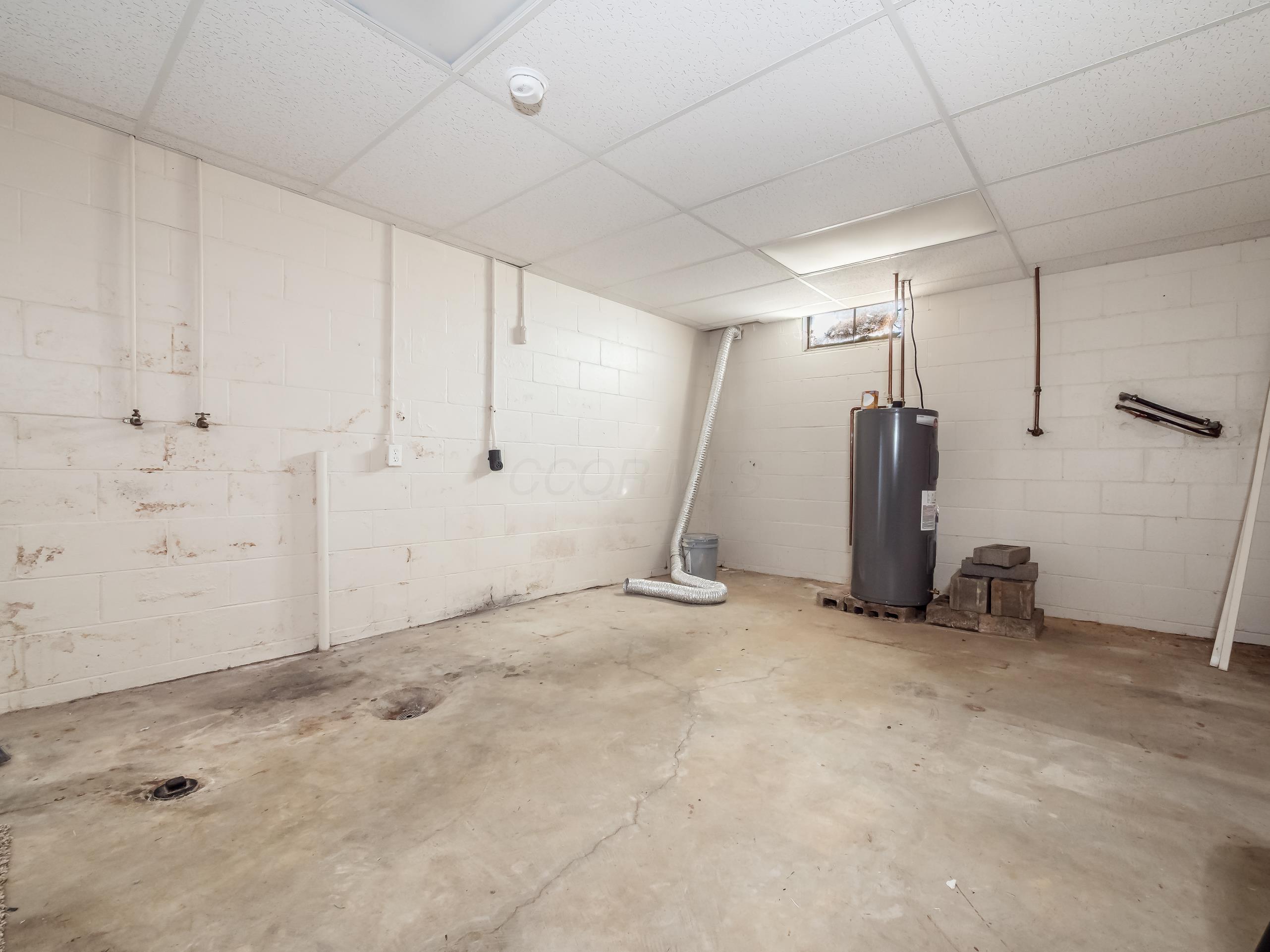 6295 Dresden Road Zanesville, OH 43701 - Photo 39 of 43 6295 Dresden Rd- laundry -storage area o