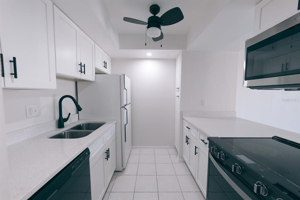 1935 South Conway Road, Unit R4 Orlando, FL 32812 - Photo 10 of 22 Kitchen