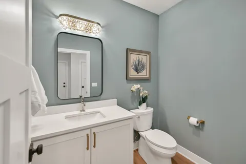 $865,000 | 496 Bastle Wynd Port, Unit 9, Port Washington, WI 53074