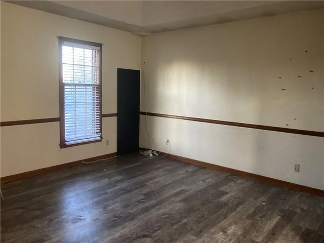 $300,000 | 11907 West 49th Place, Shawnee, KS 66216