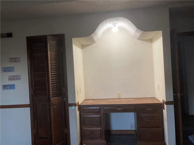 $300,000 | 11907 West 49th Place, Shawnee, KS 66216