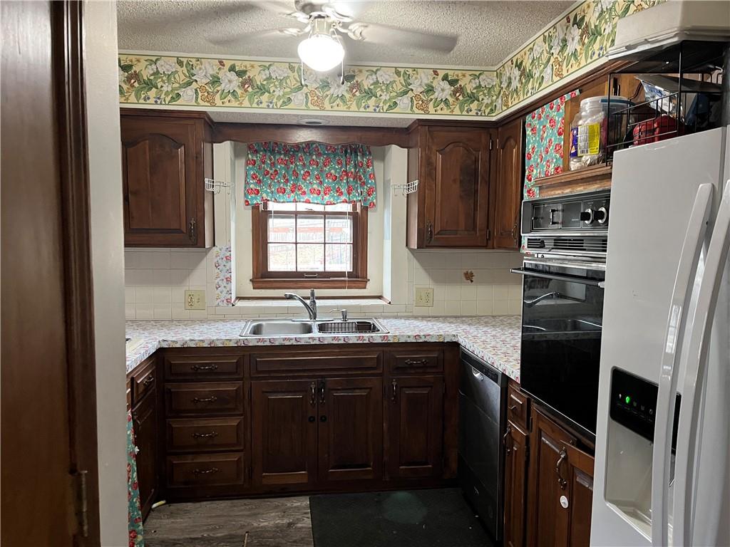 11907 West 49th Place Shawnee, KS 66216 - Photo 3 of 12